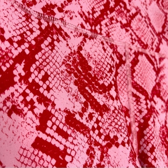Fabletics Define Powerhold High Waisted Capri Leggings Python Pink Small - Picture 11 of 11
